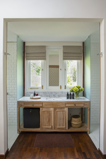 Bathroom 4, W15 Hanthana Estate Kandy, Pathahewaheta