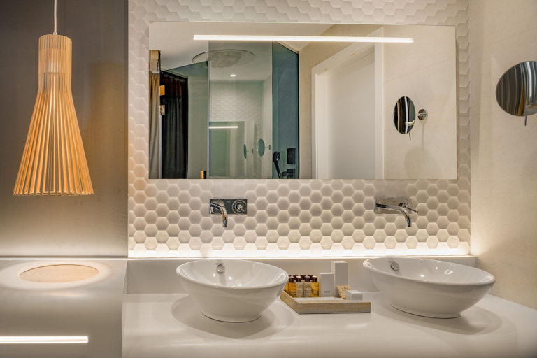 Bathroom 4, Palacio Tondon, Autograph Collection, La Rioja