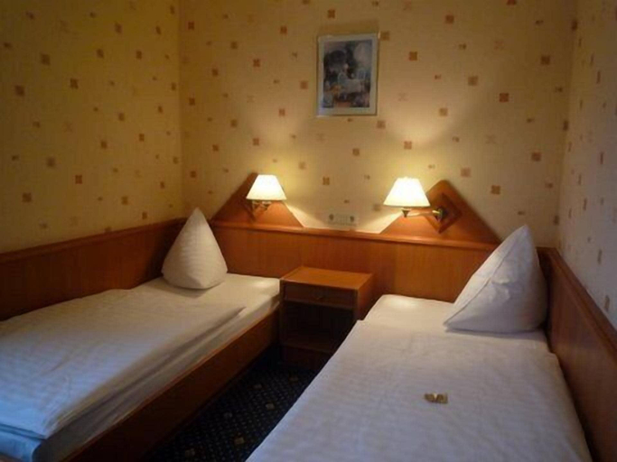 Bedroom 3, Hotel Zur Linde, Emsland