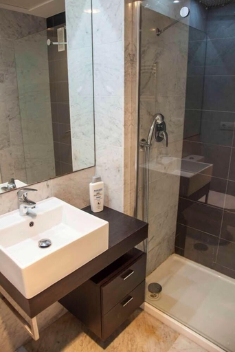 Bathroom 4, Romantic Holiday Apartments, Alicante