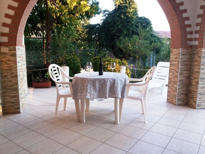 Others 5, Villa Carmela, Salerno