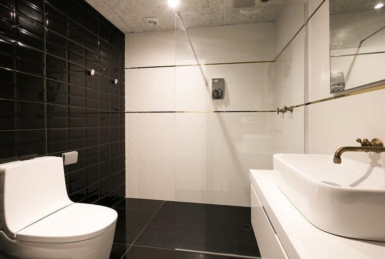 Bathroom 3, Hotel Montmar, Girona