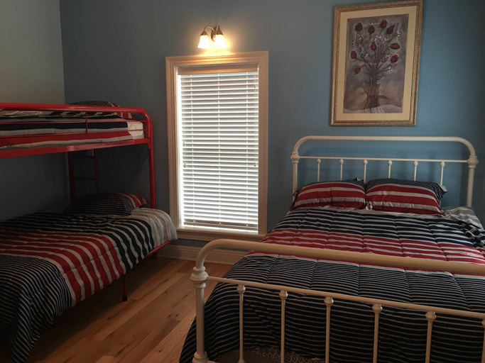 Bedroom 2, Crystal Run Suites of Springboro, Crawford