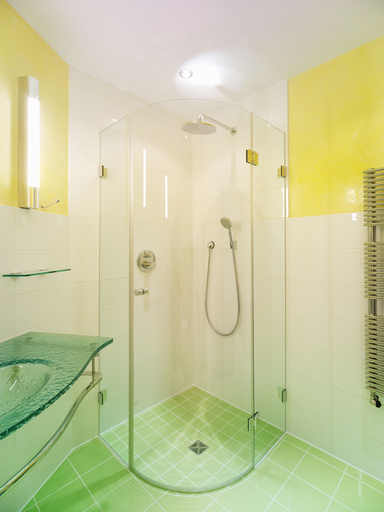 Bathroom 5, Wellness- & Genusshotel Weisser Bär, Bernkastel-Wittlich