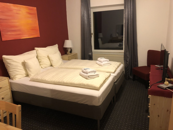 Bedroom 3, Riverside Inn, Barnim