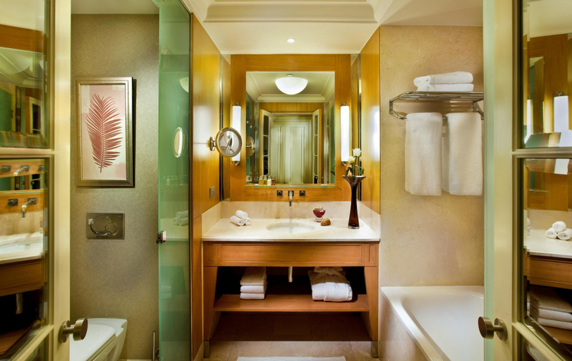 Bathroom 5, Kempinski Nile Hotel Cairo, Qasr an-Nil