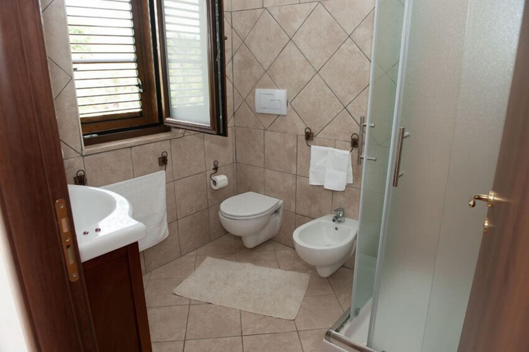 Bathroom 4, L'Oasi del Fauno Country House, Salerno