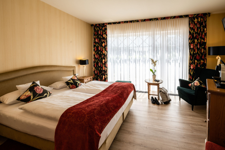 Bedroom 4, Wellness- & Genusshotel Weisser Bär, Bernkastel-Wittlich