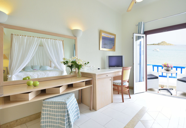 Bedroom 3, Petinos Beach Hotel, South Aegean