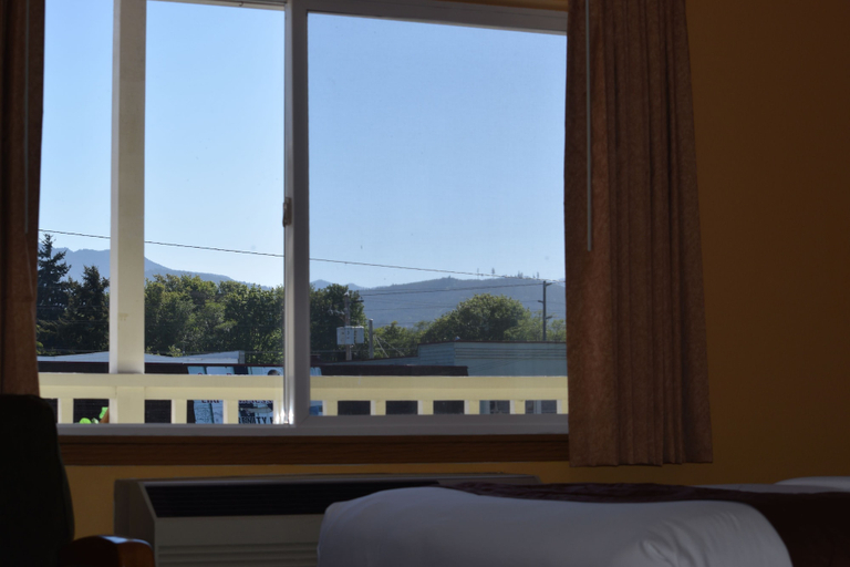 Others 4, The Royal Victorian Motel, Clallam