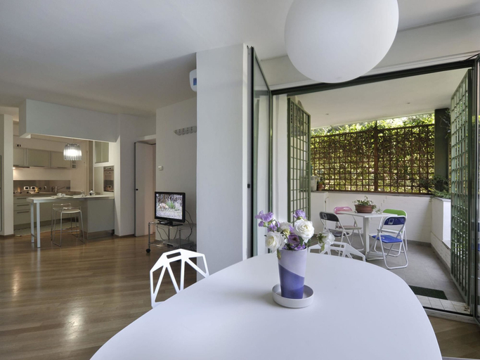 In-room dining 4, GetTheKey Hills Garden Apartment, Bologna