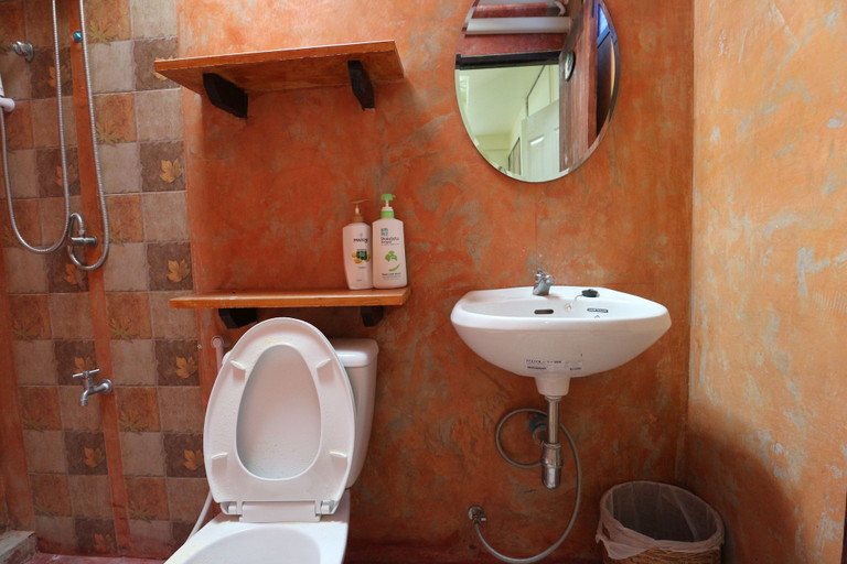 Bathroom 3, 59 Indy House, Bang Plad