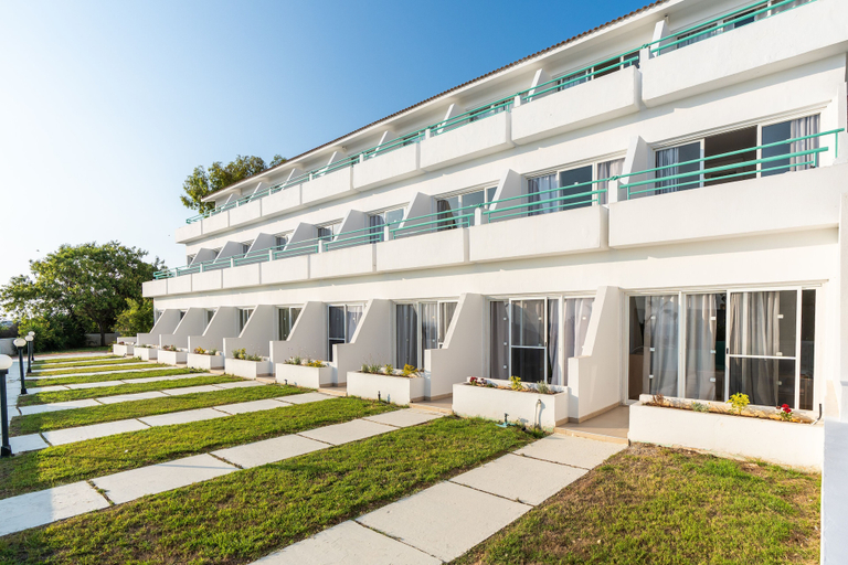 Exterior & Views 2, Adelais Bay Hotel