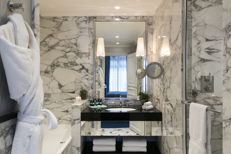 Bathroom 4, Hôtel San Régis, Paris