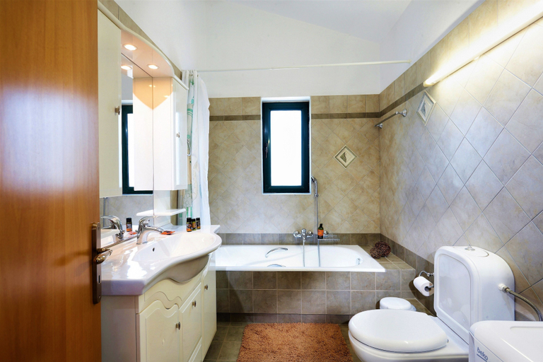 Bathroom 4, disCrete Villa Lappa, Crete