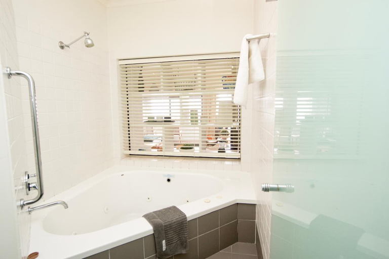 Bathroom 4, Lorne Beachfront Accommodation, Surf Coast - West