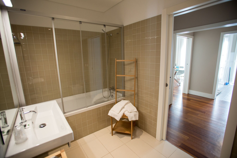 Bathroom 4, Cardosas Story Apart byPortoCityHosts, Porto