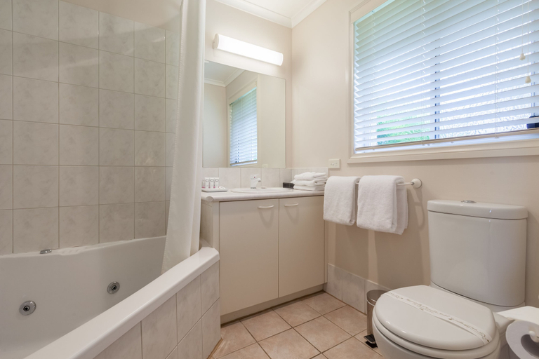 Bathroom 4, Yarra Gables, Yarra Ranges - North