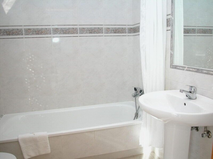 Bathroom 5, Hotel Ronsel, Pontevedra