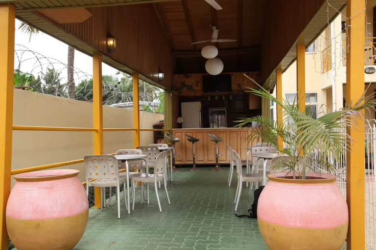 Food & Drinks, Oasis Lodge, Accra