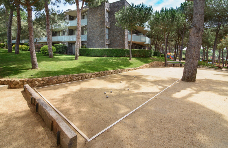 Exterior & Views 2, Aparthotel Ciutat de Palol, Girona