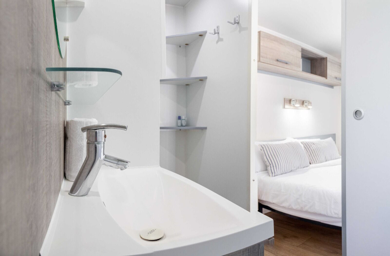 Bedroom 2, Camping Vila Village, Girona