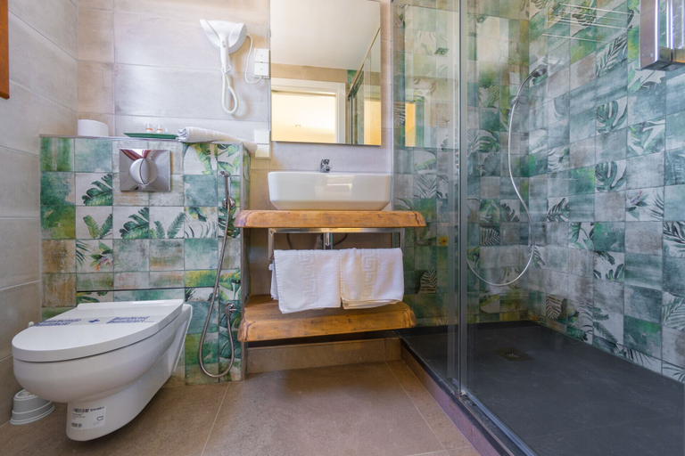 Bathroom 4, Hostal Restaurante Pou Des Lleó, Baleares
