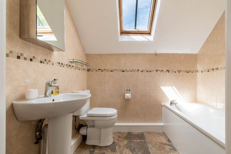 Bathroom 3, Bwthyn Clychau'r Gog, Denbighshire