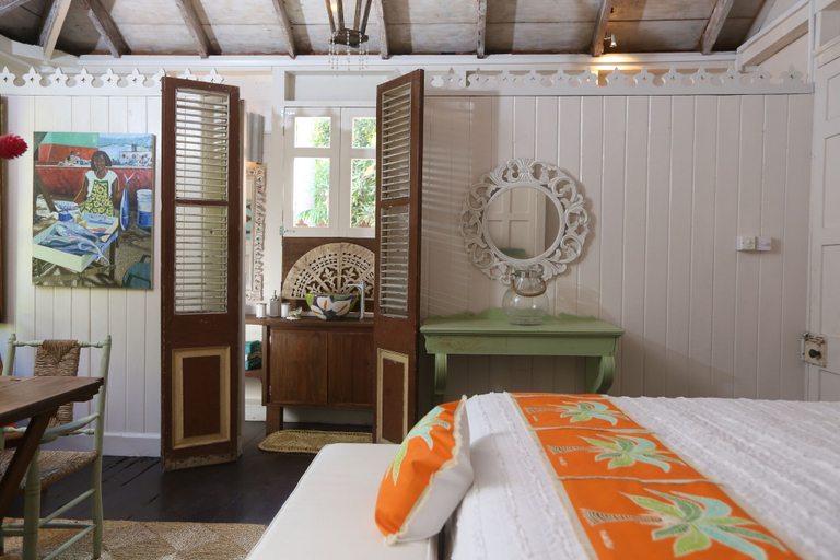 Bedroom 2, Pink Plantation House