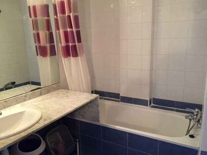 Bathroom, Apartamentos Port Canigo 46, Girona
