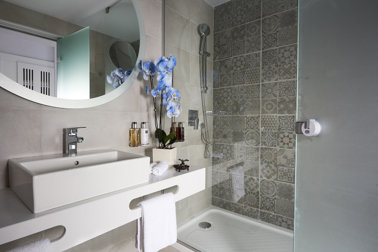 Bathroom 5, Mythos Palace Resort & Spa - All Inclusive, Crete
