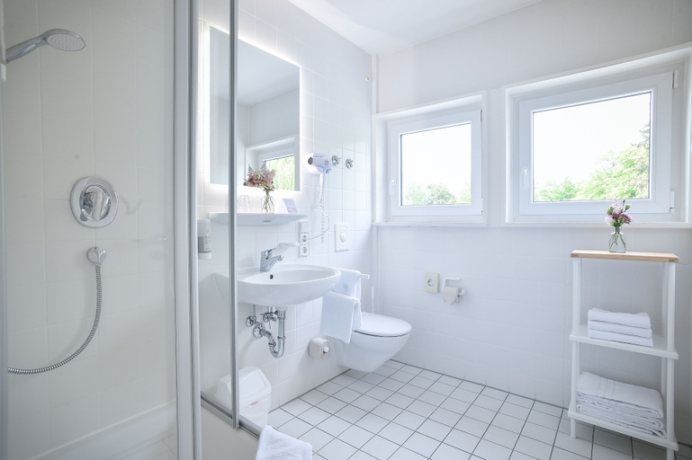 Bathroom 5, Habitat Esslingen, Esslingen