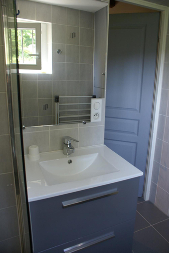 Bathroom 5, Domisiladore, Lot