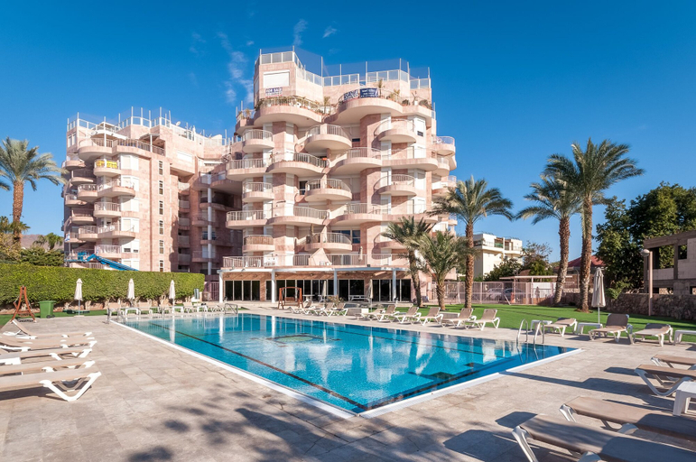 Exterior & Views 2, Renovated White 3BD next to Beach - Pool