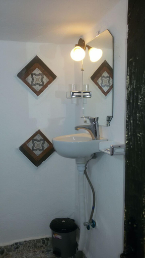 Bathroom 2, Riad Antek, Chefchaouen
