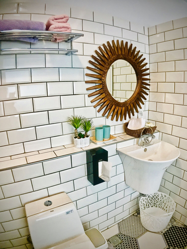 Bathroom 4, Nine rainbow and new moon B&B, Hualien