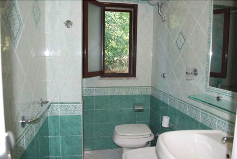 Bathroom 4, Residence la Chimera, Cagliari