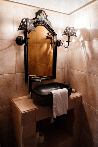 Bathroom 3, Cal Jafra, Tarragona
