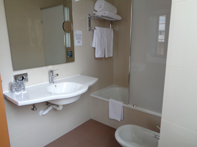 Bathroom 4, Hotel Villa de Betanzos, A Coruña