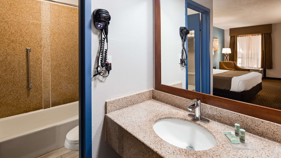 Bathroom 4, Best Western Emporia, Emporia