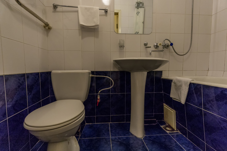 Bathroom 3, Primorskaya Hotel, Sochi gorsovet
