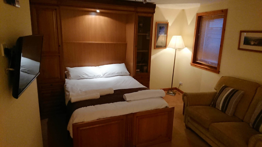 Bedroom, Castleyards Apartment 12, Orkney Islands