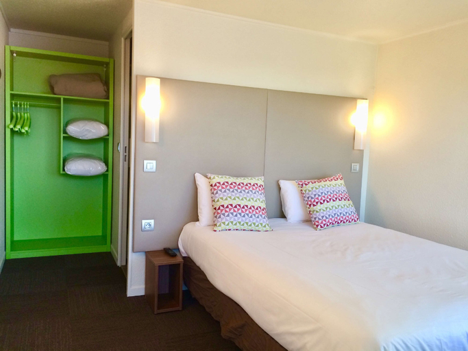 Bedroom 3, Campanile Plaisir, Yvelines