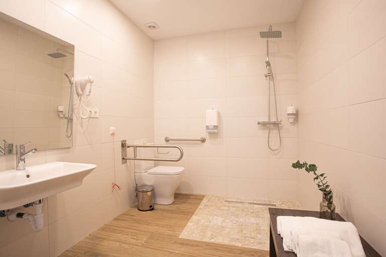 Bathroom 4, Soraluze Hotela, Guipúzcoa