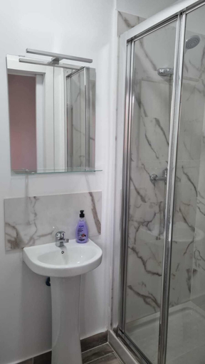 Bathroom 4, Hostal Vara Madrid, Madrid
