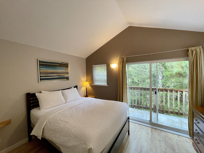 Bedroom 3, West Wind Cottage, Alberni-Clayoquot