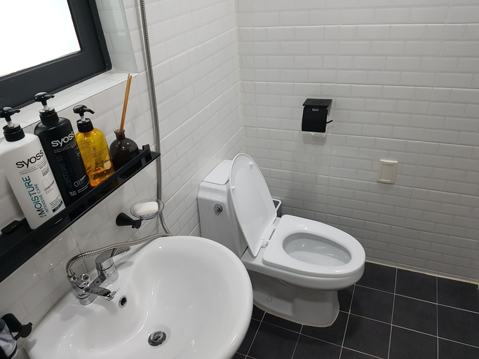 Bathroom 3, Pension Dal, Ganghwa