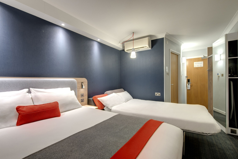 Bedroom 4, Holiday Inn Express EDINBURGH - LEITH WATERFRONT by IHG, Edinburgh