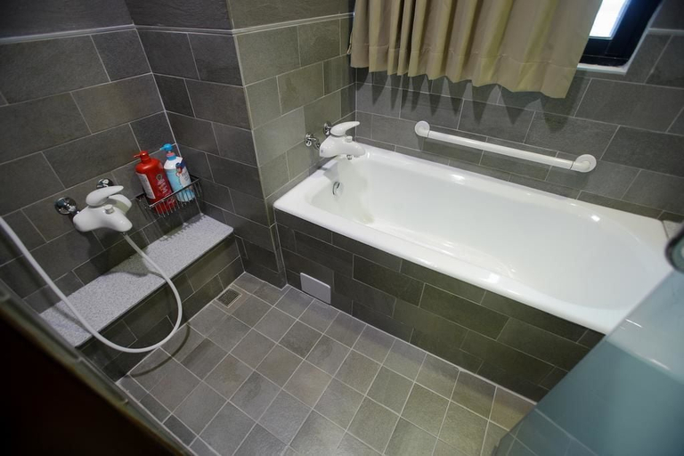Bathroom 3, Imari, Hualien
