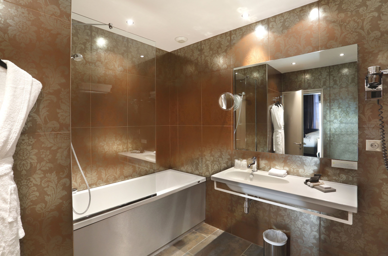 Bathroom 5, Hôtel de Paris, Doubs
